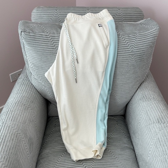 Lane Bryant Cream/Ivory & Light Blue Cropped Joggers w/Front Pockets. Size 14/16 - Picture 1 of 10